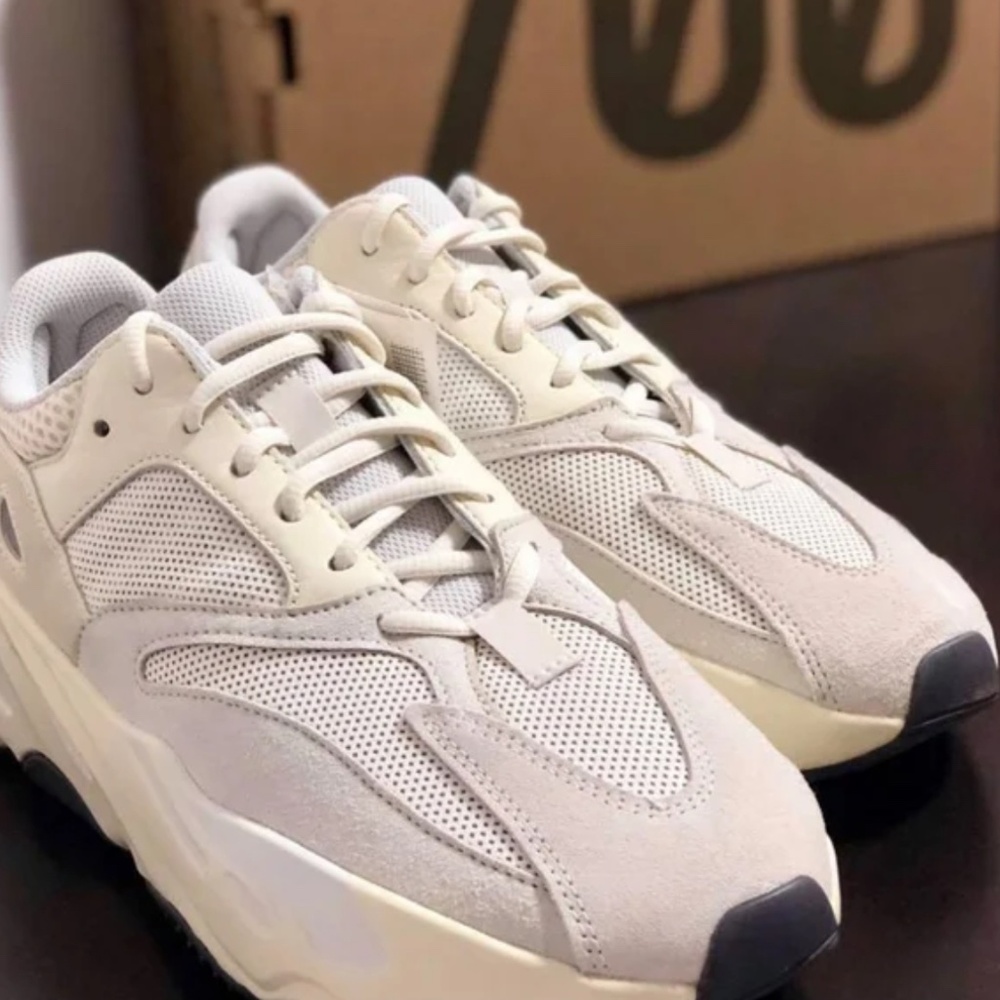 Adidas Yeezy analog 700 - grey